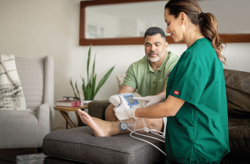 Patient guide for 3M™ V.A.C.® Therapy with 3M™ V.A.C.®  Peel and Place Dressing