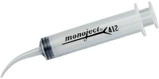 Monoject irrigation syringe curved tip